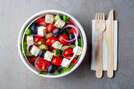 25 Kraft-Salatschüsseln + PET-Deckel : Geschirr / snacks